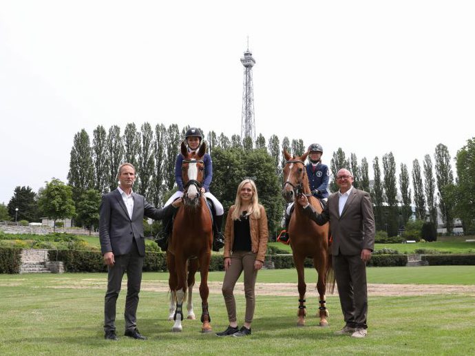 Vorgeschmack auf Global Jumping Berlin: Pferde im Sommergarten begleitet von Peter Fröhlich, Anne Scherer, Laura Klaphake, Charlotte Höing, Volker Wulff,