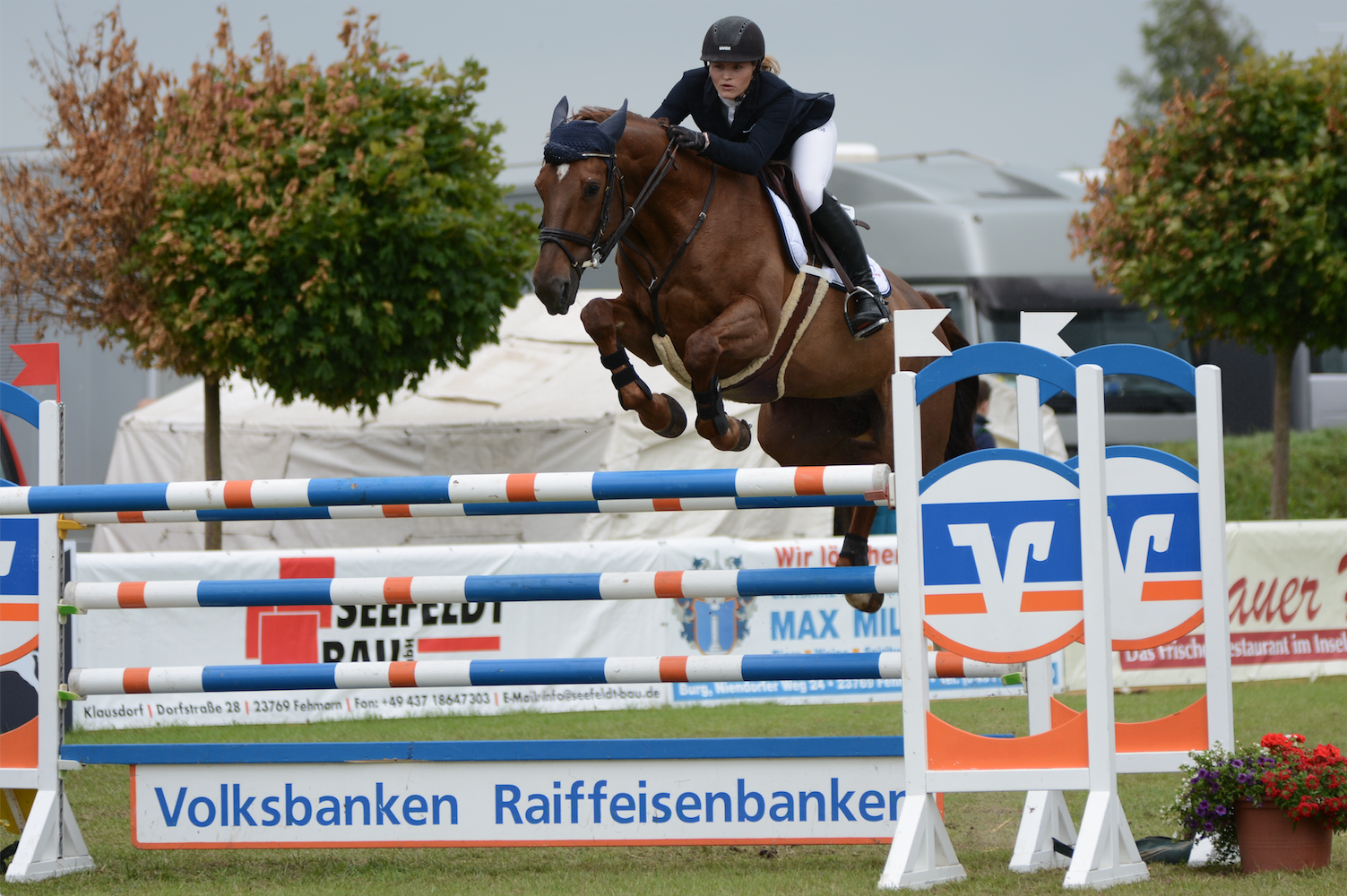 Fehmarn-Pferde-Festival: Jule Lüneburg mit Sternenbanner im Holsteiner Masters, Foto Julia Widder