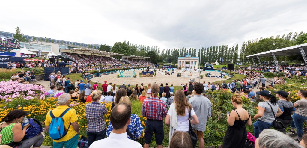 Volles Haus und super Stimmung beim Global Jumping Berlin im Sommergarten.