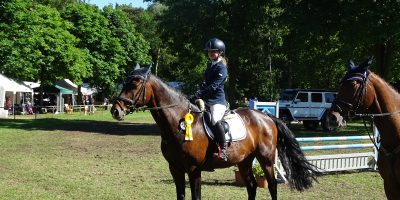 Holsteiner Schaufenster, Foto (priv): Madita Bruhn mit Chakira B = Sieger 1. Qualif. HS-JF in Wedel