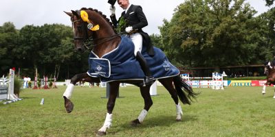 Holga Finken und Don Frederic gewannen in Schenefeld die Qualifikation zum NÜRNBERGER BURG-POKAL.